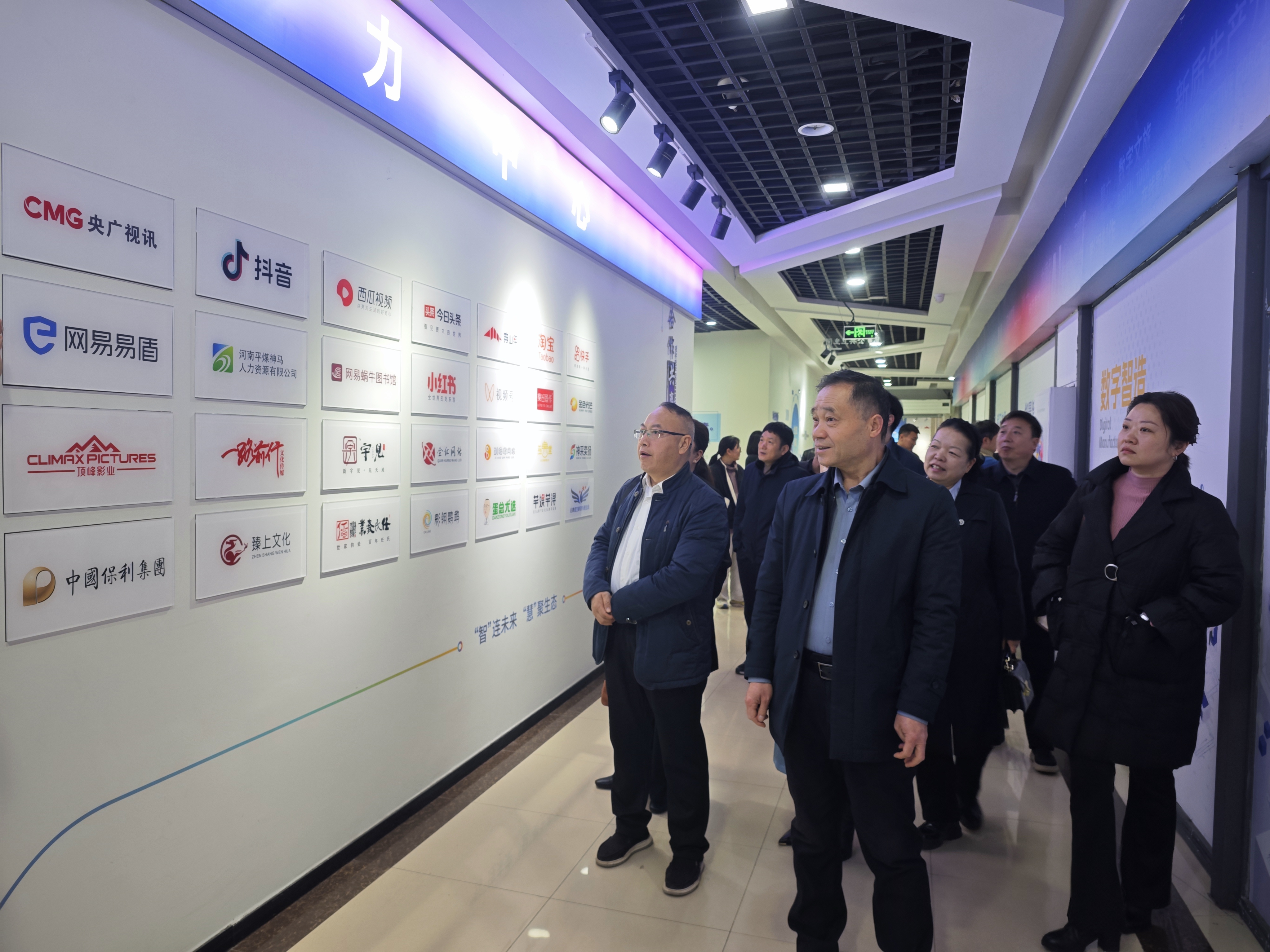 20260324(宣传-动态)新华区委统战部组织开展走进现代服务业开发区暨“同心课堂”摄影技能培训活动 (2).jpg 20260324(宣传-动态)新华区委统战部组织开展走进现代服务业开发区暨“同心课堂”摄影技能培训活动 (2).jpg